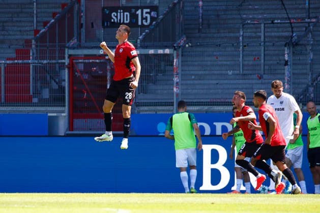 08.08.2026, xavx, Fussball 3.Liga, SV Wehen Wiesbaden - Preußen Münster v.l. Moritz Flotho (SV Wehen Wiesbaden) celebrate the goal, Der Torjubel zum 1:1 (DFL DFB REGULATIONS PROHIBIT ANY USE OF PHOTOGRAPHS as IMAGE SEQUENCES and or QUASI-VIDEO) Wiesbaden *** August 8, 2026, xavx, Soccer 3rd Division, SV Wehen Wiesbaden vs. Preußen Münster, Moritz Flotho of SV Wehen Wiesbaden celebrates the goal, The goal celebration for the 1–1 draw. DFL and DFB regulations prohibit any use of photographs as image sequences and or quasi-video. Wiesbaden