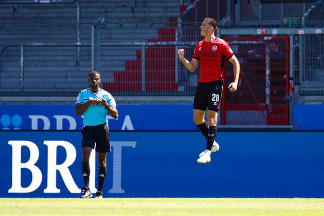08.08.2026, xavx, Fussball 3.Liga, SV Wehen Wiesbaden - Preußen Münster v.l. Moritz Flotho (SV Wehen Wiesbaden) celebrate the goal, Der Torjubel zum 1:1 (DFL DFB REGULATIONS PROHIBIT ANY USE OF PHOTOGRAPHS as IMAGE SEQUENCES and or QUASI-VIDEO) Wiesbaden *** August 8, 2026, xavx, Soccer 3rd Division, SV Wehen Wiesbaden vs. Preußen Münster, Moritz Flotho of SV Wehen Wiesbaden celebrates the goal, The goal celebration for the 1–1 draw. DFL and DFB regulations prohibit any use of photographs as image sequences and or quasi-video. Wiesbaden