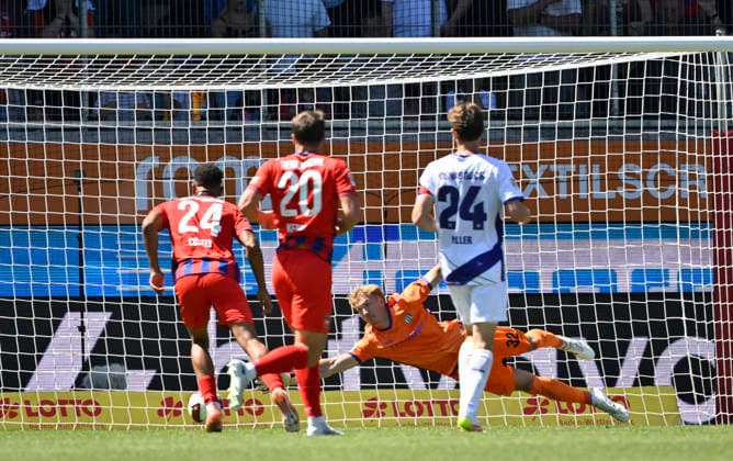Strafraumszene, Torraumszene Torschuss Aktion Torchance Budu Zivzivadze Siwsiwadse 1. FC Heidenheim 1846 FCH (11) (nicht im Bild) Torwart Jonas Krumrey VfL Osnabrueck (32) 1. FC Heidenheim 1846 FCH vs VfL Osnabrueck 08.08.2026 DFL REGULATIONS PROHIBIT ANY USE OF PHOTOGRAPHS AS IMAGE SEQUENCES AND OR QUASI-VIDEO 1. FC Heidenheim 1846 FCH vs VfL Osnabrueck *** Penalty area play, Goalmouth action, shot on goal, scoring chance, Budu Zivzivadze, Siwsiwadse, 1 FC Heidenheim 1846 (FCH) 11 (not in frame), goalkeeper Jonas Krumrey, VfL Osnabrück 32, 1 FC Heidenheim 1846 (FCH) vs. VfL Osnabrück August 8, 2026 DFL regulations prohibit any use of photographs as image sequences and or quasi-video 1 FC Heidenheim 1846 FCH vs. VfL Osnabrück