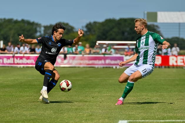 Santiago Castaneda (SC Paderborn, 05) am Ball gegen Marco Gruell (SV Werder Bremen, 17) SV Werder Bremen vs. SC Paderborn, Fussball, Testspiel, Saison 2026 2027, 08.08.2026, SV Werder Bremen vs. SC Paderborn, Fussball, Testspiel, Saison 2026 2027, 08.08.2026 Vechta *** Santiago Castaneda (SC Paderborn), 05, in a duel with Marco Gruell (SV Werder Bremen), 17; SV Werder Bremen vs. SC Paderborn, soccer, friendly match, 2026–2027 season, August 8, 2026, SV Werder Bremen vs. SC Paderborn, soccer, friendly match, 2026–2027 season, August 8, 2026, Vechta Copyright: xEibner-Pressefoto RobertxGertzenx EP_RGN