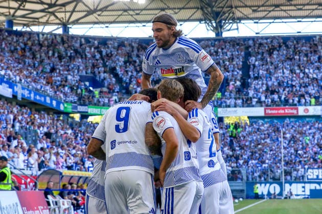 2026.08.08, xkwix, Fußball, 3. Liga, MSV Duisburg - SV Meppen, Schauinsland-Reisen-Arena, 1.Spieltag, Saison 2026 2027: Torjubel der Mannschaft nach Tor zum 1:0 durch Lex Tyger Lobinger (MSV Duisburg 9) DFB regulations prohibit any use of photographs as image sequences and or quasi-video. Photo: xKamilxWilkowskixPressefotoKochx Nordrhein-Westfalen Deutschland *** August 8, 2026, xkwix, Soccer, 3rd Division, MSV Duisburg vs. SV Meppen, Schauinsland Reisen Arena, Matchday 1, 2026–2027 season: The team celebrates after Lex Tyger Lobinger scores the 1–0 goal for MSV Duisburg. 9. DFB regulations prohibit any use of photographs as image sequences and or quasi-video. Photo: xKamilxWilkowskixPressefotoKochx, North Rhine-Westphalia, Germany