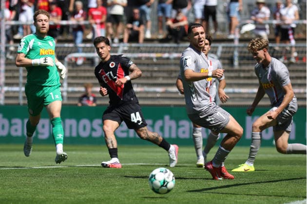 08.08.2026, xsefx, Fußball, FC Viktoria Köln SSV Jahn Regensburg, 3.Liga, Sportpark Höhenberg, 1. Spieltag, Saison 2026 2027: Niklas Castelle (FC Viktoria Köln 44) im Zweikampf gegen Leopold Wurm (Jahn Regensburg 37) DFB regulations prohibit any use of photographs as image sequences and or quasi-video. Nordrhein-Westfalen Deutschland *** August 8, 2026, xsefx, Soccer, FC Viktoria Köln vs. SSV Jahn Regensburg, 3. Liga, Sportpark Höhenberg, Matchday 1, 2026–2027 Season: Niklas Castelle (FC Viktoria Köln, No. 44) in a tackle against Leopold Wurm (SSV Jahn Regensburg, No. 37). DFB regulations prohibit any use of photographs as image sequences and or quasi-video. North Rhine-Westphalia, Germany