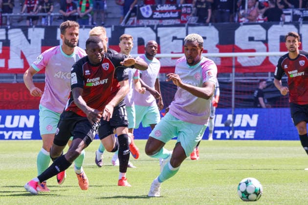 Zweikampf Obed Ugondu (FC Ingolstadt 04, Nr.17) gegen Nathan de Medina (Wuerzburger Kickers, Nr.4) beim Spiel FC Ingolstadt 04 gegen Wuerzburger Kickers am 08.08.2026, DFB regulations prohibit any use of photographs as image sequences and or quasi-video. GER, Fussball, 3. Liga, Spieltag 1, FC Ingolstadt 04 gegen Wuerzburger Kickers, 08.08.2026, Audi Sportpark Ingolstadt *** Tackle between Obed Ugondu of FC Ingolstadt 04 (No. 17) and Nathan de Medina of Würzburger Kickers (No. 4) during the match between FC Ingolstadt 04 and Würzburger Kickers on August 8, 2026, DFB regulations prohibit any use of photographs as image sequences and or quasi-video. GER, Soccer, 3. Liga, Matchday 1, FC Ingolstadt 04 vs. Würzburger Kickers, August 8, 2026, Audi Sportpark Ingolstadt Copyright: xEibner-Pressefoto OliverxSTRISCHx EP-OSH