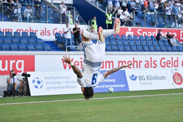 Saltojubel von Lex Tyger Lobinger (MSV Duisburg) 0:1 08.08.2026, Fussball, 3. Liga, Saison 2026 27, 1. Spieltag, MSV Duisburg - SV Meppen DFB regulations prohibit any use of photographs as image sequences and or quasi-video Duisburg Schauinsland Reisen Arena Nordrhein Westfalen Deutschland *** Lex Tyger Lobinger celebrates with a somersault, MSV Duisburg 0–1, August 8, 2026, Soccer, 3rd Division, 2026–27 Season, Matchday 1, MSV Duisburg vs. SV Meppen. DFB regulations prohibit any use of photographs as image sequences and or quasi-video. Duisburg, Schauinsland Reisen Arena, North Rhine-Westphalia, Germany Team2