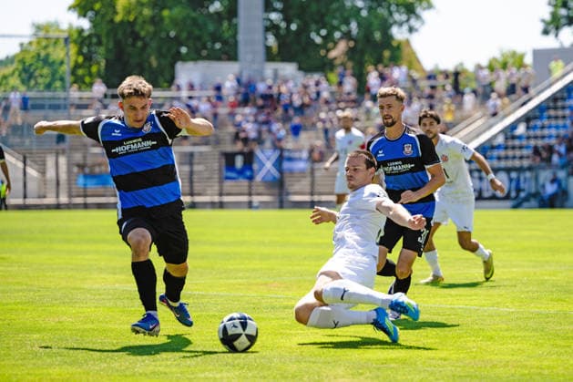 Nick Doktorczyk (FSV Frankfurt, 15) FSV Frankfurt vs. VfR Mannheim, Fussball, Regionalliga Suedwest, 1. Spieltag, Saison 2026 2027, 08.08.2026 Eibner-Pressefoto Attila Ziga FSV Frankfurt vs. VfR Mannheim, Fussball, Regionalliga Suedwest, 1. Spieltag, Saison 2026 2027, 08.08.2026 Frankfurt *** Nick Doktorczyk, FSV Frankfurt, 15 FSV Frankfurt vs. VfR Mannheim, Soccer, Regionalliga Southwest, Matchday 1, 2026–2027 Season, August 8, 2026 Eibner Press Photo Attila Ziga FSV Frankfurt vs. VfR Mannheim, Soccer, Regionalliga Southwest, Matchday 1, 2026–2027 Season, August 8, 2026 Frankfurt Copyright: xEibner-Pressefotox EP_AZA