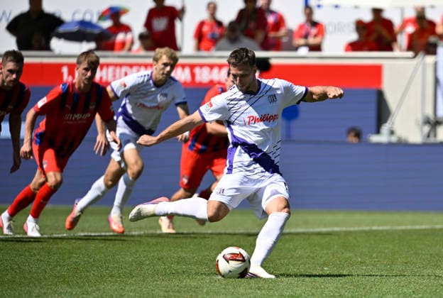 Elfmeter, Strafstoss Robin Meissner VfL Osnabrueck (11) Torschuss Aktion Torchance zum 4:3 1. FC Heidenheim 1846 FCH vs VfL Osnabrueck 08.08.2026 DFL REGULATIONS PROHIBIT ANY USE OF PHOTOGRAPHS AS IMAGE SEQUENCES AND OR QUASI-VIDEO 1. FC Heidenheim 1846 FCH vs VfL Osnabrueck *** Penalty kick, Penalty kick by Robin Meissner, VfL Osnabrück 11, shot on goal, scoring opportunity for the 4-3-1 formation, 1 FC Heidenheim 1846 (FCH) vs. VfL Osnabrück, August 8, 2026. DFL regulations prohibit any use of photographsOGRAPHS AS IMAGE SEQUENCES AND OR QUASI-VIDEO 1 FC Heidenheim 1846 (FCH) vs. VfL Osnabrück