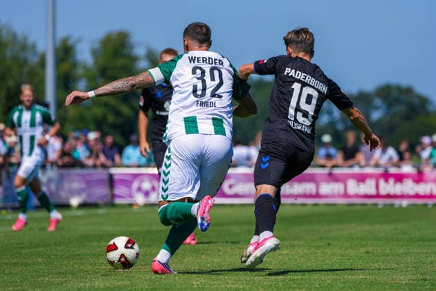 Marco Friedl (Werder Bremen, 32), Albert Millgramm (SC Paderborn 07, 19), Deutschland: Fussball, Saison 2026 27, erstes Testspiel des Tages, 08.08.2026, Werder Bremen vs SC Paderborn 07, Stadion am Oyther Berg (Oythe, Vechta, Niedersachsen) *** Marco Friedl, Werder Bremen, 32; Albert Millgramm, SC Paderborn 07, 19; German soccer, 2026–27 season, first friendly match of the day, August 8, 2026; Werder Bremen vs. SC Paderborn 07, Stadion am Oyther Berg, Oythe, Vechta, Lower Saxony Copyright: xLeonxFrickx
