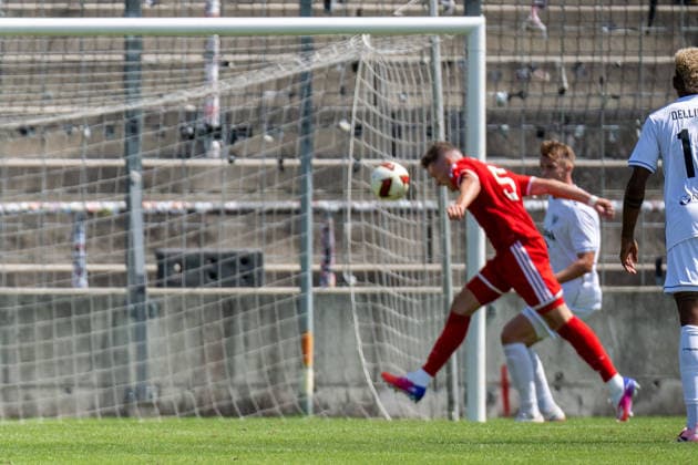David Heindl 5 (FC Bayern Muenchen Amatuere) koepft den Ball zum 1:0, FC Bayern Amateure vs. 1. FC Schweinfurt 05, Fussball, RL Bayern, 3. Spieltag, 08.08.2026 DFB regulations prohibit any use of photographs as image sequences and or quasi-video Muenchen Bayern Deutschland *** David Heindl 5 of FC Bayern Munich s amateur team heads the ball in for the 1-0 goal, FC Bayern Amateurs vs. 1. FC Schweinfurt 05, Soccer, Bavarian Regional League, Matchday 3, August 8, 2026 DFB regulations prohibit any use of photographs as image sequences and or quasi-video Munich, Bavaria, Germany Copyright: xkolbert-press UlrichxGamelx