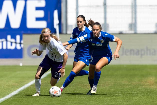 2. Frauen-Bundesliga: FC Carl Zeiss Jena vs. SGS Essen; Jena; 08.08.2026 Kyra Spitzner ( 23; SGS Essen) gegen Valentina Kröll ( 22; FC Carl Zeiss Jena) 2. Frauen-Bundesliga: FC Carl Zeiss Jena vs. SGS Essen; ad hoc arena im Ernst-Abbe-Sportfeld; 08.08.2026 *** Women s Bundesliga 2: FC Carl Zeiss Jena vs. SGS Essen, Jena, August 8, 2026; Kyra Spitzner (23, SGS Essen) vs. Valentina Kröll (22, FC Carl Zeiss Jena); Women s Bundesliga 2: FC Carl Zeiss Jena vs. SGS Essen at the ad hoc arena at Ernst Abbe Sportfeld, August 8, 2026 Copyright: xBEAUTIFULxSPORTS Duehringx