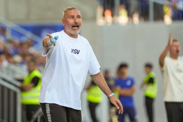 Trainer Tim Walter (Holstein Kiel) unzufrieden - 08.08.2026 2. Bundesliga, Saison 26 27: SV Darmstadt 98 vs. Holstein Kiel, Stadion am Boellenfalltor, 1. Spieltag, emonline, emspor, *** Coach Tim Walter of Holstein Kiel is dissatisfied 08 08 2026 2. Bundesliga, 2026–27 season SV Darmstadt 98 vs. Holstein Kiel, Stadion am Boellenfalltor, Matchday 1, emonline, emspor,