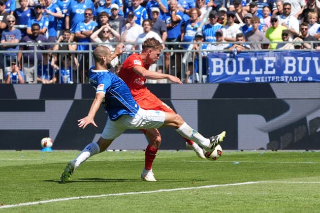 Aleksandar Vukotic (SV Darmstadt 98) klärt die letzte Kieler Chance - 08.08.2026 2. Bundesliga, Saison 26 27: SV Darmstadt 98 vs. Holstein Kiel, Stadion am Boellenfalltor, 1. Spieltag, emonline, emspor, *** Aleksandar Vukotic of SV Darmstadt 98 clears Kiel s final chance August 8, 2026, 2. Bundesliga, Season 26-27, SV Darmstadt 98 vs. Holstein Kiel, Stadion am Boellenfalltor, Matchday 1, emonline, emspor,
