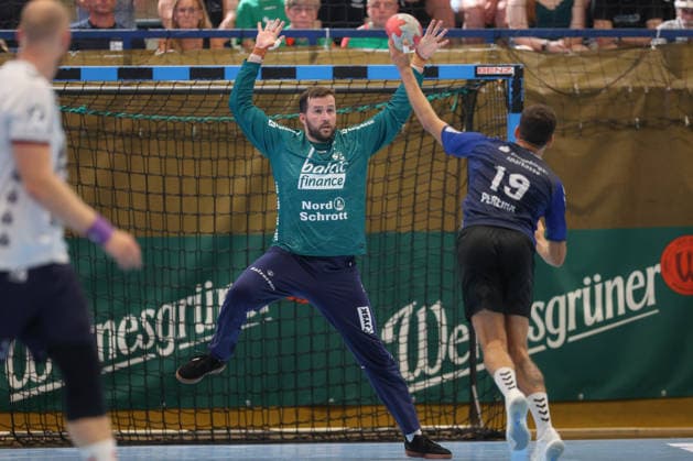 08.08.2026, xtgx, Handball Turnier, EHV Aue - SG Flensburg-Handewitt emspor, v.l. Benjamin Buric (Flensburg, 1) Lößnitz *** August 8, 2026, xtgx, Handball Tournament, EHV Aue vs. SG Flensburg Handewitt emspor, from left: Benjamin Buric (Flensburg), 1 Lößnitz