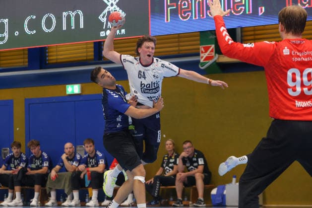 08.08.2026, xtgx, Handball Turnier, EHV Aue - SG Flensburg-Handewitt emspor, v.l. Lasse Moller (Möller, Flensburg, 64) wirft Tor, Torschuetze, erzielt Tor, Treffer, scores the goal Lößnitz *** August 8, 2026, xtgx, Handball Tournament, EHV Aue vs. SG Flensburg Handewitt emspor, from left: Lasse Moller Möller, Flensburg, 64 takes a shot, goal scorer, scores a goal, Lößnitz