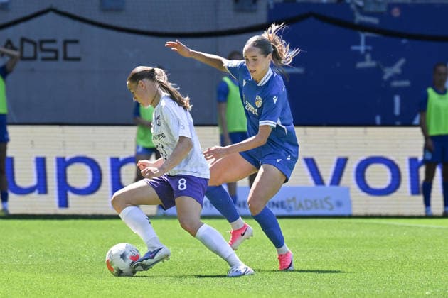Fußball I Frauen I Saison 2026-2027 I Bundesliga I 2. Spieltag I FC Carl Zeiss Jena - SGS Essen I 08.08.2026 Zweikampf Antonia Baaß (8, SGS Essen), Rieke Tietz (17, FC Carl Zeiss Jena) Jena Ernst-Abbe-Sportfeld, ad hoc Arena Thüringen Deutschland *** Soccer I Women I 2026–2027 Season I Bundesliga I Matchday 2 I FC Carl Zeiss Jena vs. SGS Essen I August 8, 2026, tackle by Antonia Baaß 8, SGS Essen, Rieke Tietz 17, FC Carl Zeiss Jena, Ernst Abbe Sportfeld, ad hoc Arena, Thuringia, Germany Copyright: xLobeca InesxHähnelx
