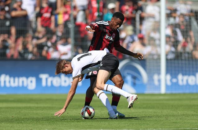 08.08.2026, Fussball Testspiel, Eintracht Frankfurt - Hull City, v.l., Jens Hjerto-Dahl (Hull City), Raphael Onyedika (Eintracht Frankfurt) DFL DFB REGULATIONS PROHIBIT ANY USE OF PHOTOGRAPHS AS IMAGE SEQUENCES AND OR QUASI-VIDEO. xdcx *** August 8, 2026, Soccer friendly match, Eintracht Frankfurt vs. Hull City, from left: Jens Hjerto Dahl (Hull City), Raphael Onyedika (Eintracht Frankfurt). DFL and DFB regulations prohibit any use of photographs as image sequences and or quasi-video. xdcx Copyright: HMBxMedia Claus
