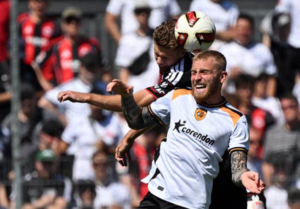08.08.2026, xjhx, Fussball Testspiel, Eintracht Frankfurt - Hull City v.l. Elias Baum (Eintracht Frankfurt), Oliver McBurnie (Hull City) Dreich *** August 8, 2026, xjhx, Soccer Friendly, Eintracht Frankfurt vs. Hull City, Elias Baum (Eintracht Frankfurt), Oliver McBurnie (Hull City), Dreich