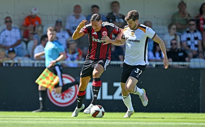 08.08.2026, xfux, Fussball Testspiel, Eintracht Frankfurt - Hull City AFC, v.l. Younes Ebnoutalib (Eintracht Frankfurt), Paddy McNair Mc Nair (Hull City AFC) (DFL DFB REGULATIONS PROHIBIT ANY USE OF PHOTOGRAPHS as IMAGE SEQUENCES and or QUASI-VIDEO) Dreich *** August 8, 2026, xfux, Soccer Friendly Match, Eintracht Frankfurt vs. Hull City AFC, from left: Younes Ebnoutalib (Eintracht Frankfurt), Paddy McNair (Hull City AFC). DFL and DFB regulations prohibit any use of photographs as image sequences and or quasi-video clips.