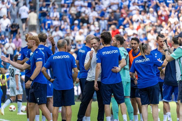 08.08.2026, xdaymx, Fussball 2.Bundesliga, Karlsruher SC - Arminia Bielefeld. Maximilian, Senft bejubelt seinen ersten Heimsieg mit der Mannschaft nach dem Schlusspfiff. (DFL DFB REGULATIONS PROHIBIT ANY USE OF PHOTOGRAPHS as IMAGE SEQUENCES and or QUASI-VIDEO) Karlsruhe *** August 8, 2026, xdaymx, Soccer, 2. Bundesliga, Karlsruher SC vs. Arminia Bielefeld: Maximilian Senft celebrates his first home win with the team after the final whistle. DFL and DFB regulations prohibit any use of photographs as image sequences and or quasi-video. Karlsruhe