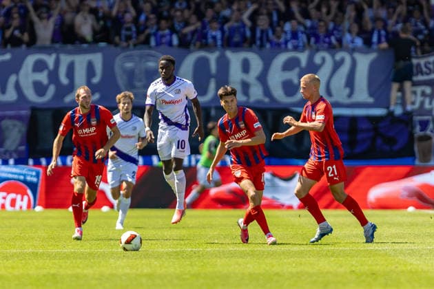 Zweikampf Ismail Badjie (VfL Osnabrueck, 10) Jonas Foehrenbach (1.FC Heidenheim, 19) Mathias Honsak (1.FC Heidenheim, 17) Adrian Beck (1.FC Heidenheim, 21), GER, 1.FC Heidenheim vs. VfL Osnabrueck, Fussball, 2. Bundesliga, 01. Spieltag, Spielzeit 2026 2027, 08.08.2026, DFL DFB REGULATIONS PROHIBIT ANY USE OF PHOTOGRAPHS AS IMAGE SEQUENCES AND OR QUASI-VIDEO, GER, 1.FC Heidenheim vs. VfL Osnabrueck, Fussball, 2. Bundesliga, 01. Spieltag, Spielzeit 2026 2027, 08.08.2026 Heidenheim *** Tackle: Ismail Badjie (VfL Osnabrück), 10 Jonas Foehrenbach (1 FC Heidenheim), 19 Mathias Honsak (1 FC Heidenheim), 17 Adrian Beck (1 FC Heidenheim), 21, GER, 1 FC Heidenheim vs. VfL Osnabrück, Soccer, 2. Bundesliga, Matchday 01, 2026–2027 Season, August 8, 2026, DFL and DFB regulations prohibit any use of photographs as image sequences and or quasi-video, GER, 1. FC Heidenheim vs. VfL Osnabrück, Soccer, 2. Bundesliga, Matchday 1, 2026–2027 Season, August 8, 2026, Heidenheim Copyright: xEibner-Pressefoto JanixPlessx EP_JPL