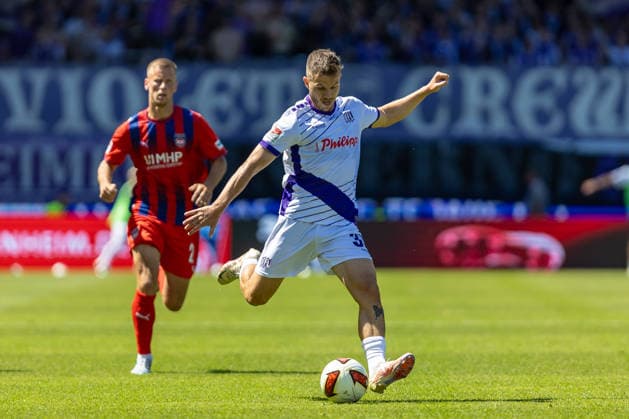 Flanke Patrick Kammerbauer (VfL Osnabrueck, 31) dahinter Adrian Beck (1.FC Heidenheim, 21), GER, 1.FC Heidenheim vs. VfL Osnabrueck, Fussball, 2. Bundesliga, 01. Spieltag, Spielzeit 2026 2027, 08.08.2026, DFL DFB REGULATIONS PROHIBIT ANY USE OF PHOTOGRAPHS AS IMAGE SEQUENCES AND OR QUASI-VIDEO, GER, 1.FC Heidenheim vs. VfL Osnabrueck, Fussball, 2. Bundesliga, 01. Spieltag, Spielzeit 2026 2027, 08.08.2026 Heidenheim *** Cross by Patrick Kammerbauer (VfL Osnabrück), 31; behind him, Adrian Beck (1. FC Heidenheim), 21, GER; 1. FC Heidenheim vs. VfL Osnabrück, soccer, 2. Bundesliga, Matchday 01, 2026–2027 season, August 8, 2026, DFL and DFB regulations prohibit any use of photographs as image sequences and or quasi-video, GER, 1 FC Heidenheim vs. VfL Osnabrück, Soccer, 2. Bundesliga, Matchday 1, 2026–2027 Season, August 8, 2026, Heidenheim Copyright: xEibner-Pressefoto JanixPlessx EP_JPL