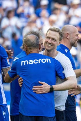 08.08.2026, xdaymx, Fussball 2.Bundesliga, Karlsruher SC - Arminia Bielefeld. Maximilian, Senft bejubelt seinen ersten Heimsieg mit der Mannschaft nach dem Schlusspfiff. (DFL DFB REGULATIONS PROHIBIT ANY USE OF PHOTOGRAPHS as IMAGE SEQUENCES and or QUASI-VIDEO) Karlsruhe *** August 8, 2026, xdaymx, Soccer, 2. Bundesliga, Karlsruher SC vs. Arminia Bielefeld: Maximilian Senft celebrates his first home win with the team after the final whistle. DFL and DFB regulations prohibit any use of photographs as image sequences and or quasi-video. Karlsruhe