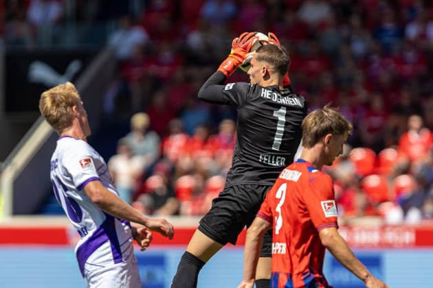 Frank Feller (1.FC Heidenheim, 01) faengt Ball in der Luft vor Fridolin Wagner (VfL Osnabrueck, 26) Jan Schoeppner (1.FC Heidenheim, 03), GER, 1.FC Heidenheim vs. VfL Osnabrueck, Fussball, 2. Bundesliga, 01. Spieltag, Spielzeit 2026 2027, 08.08.2026, DFL DFB REGULATIONS PROHIBIT ANY USE OF PHOTOGRAPHS AS IMAGE SEQUENCES AND OR QUASI-VIDEO, GER, 1.FC Heidenheim vs. VfL Osnabrueck, Fussball, 2. Bundesliga, 01. Spieltag, Spielzeit 2026 2027, 08.08.2026 Heidenheim *** Frank Feller, 1. FC Heidenheim, 01, catches the ball in the air in front of Fridolin Wagner, VfL Osnabrück, 26 Jan Schoeppner, 1. FC Heidenheim, 03, GER, 1 FC Heidenheim vs. VfL Osnabrück, Soccer, 2. Bundesliga, Matchday 01, 2026–2027 season, August 8, 2026, DFL and DFB regulations prohibit any use of photographs as image sequences and or quasi-video, GER, 1. FC Heidenheim vs. VfL Osnabrück, Soccer, 2. Bundesliga, Matchday 1, 2026–2027 Season, August 8, 2026, Heidenheim Copyright: xEibner-Pressefoto JanixPlessx EP_JPL