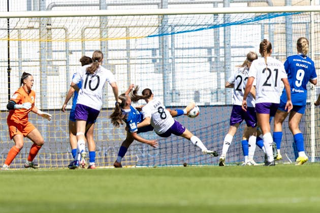 2. Frauen-Bundesliga: FC Carl Zeiss Jena vs. SGS Essen; Jena; 08.08.2026 0:1 durch Antonia Baaß ( 8; SGS Essen) gegen Sarah Wiesner ( 27; FC Carl Zeiss Jena) 2. Frauen-Bundesliga: FC Carl Zeiss Jena vs. SGS Essen; ad hoc arena im Ernst-Abbe-Sportfeld; 08.08.2026 *** Women s Bundesliga 2: FC Carl Zeiss Jena vs. SGS Essen, Jena, August 8, 2026, 0–1 (goal by Antonia Baaß, 8 ) SGS Essen vs. Sarah Wiesner, 27 , FC Carl Zeiss Jena, Women s Bundesliga 2: FC Carl Zeiss Jena vs. SGS Essen, ad hoc arena at Ernst Abbe Sportfeld, 0August 8, 2026 Copyright: xBEAUTIFULxSPORTS Duehringx