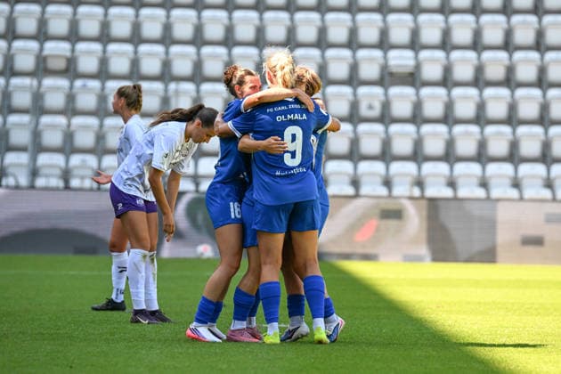 Fußball I Frauen I Saison 2026-2027 I Bundesliga I 2. Spieltag I FC Carl Zeiss Jena - SGS Essen I 08.08.2026 Torjubel FC Carl Zeiss Jena Frauen Jena Ernst-Abbe-Sportfeld, ad hoc Arena Thüringen Deutschland *** Soccer I Women s I 2026–2027 Season I Bundesliga I Matchday 2 I FC Carl Zeiss Jena vs. SGS Essen I August 8, 2026 Goal celebration by FC Carl Zeiss Jena Women s Team at Ernst Abbe Sportfeld, ad hoc Arena, Thuringia, Germany Copyright: xLobeca InesxHähnelx
