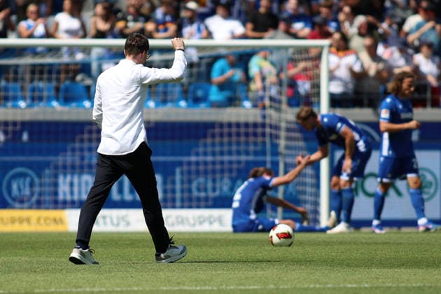 Sieg mit 2:1 Maximillian Senft (Cheftrainer, SC Karlsruhe) GER, SC Karlsruhe - DSC Arminia Bielefeld Fussball 1.Spieltag Spielzeit 2026 2027 2.Bundesliga 08.08.2026 (DFL DFB REGULATIONS PROHIBIT ANY USE OF PHOTOGRAPHS as IMAGE SEQUENCES and or QUASI-VIDEO). GER SC Karlsruhe - DSC Arminia Bielefeld Fussball 1.Spieltag Spielzeit 2026 2027 08.08.2026 *** 2–1 victory. Maximillian Senft, Head Coach, SC Karlsruhe (GER), SC Karlsruhe vs. DSC Arminia Bielefeld, Soccer, Matchday 1, 2026–2027 Season, 2. Bundesliga, August 8, 2026. DFL and DFB regulations prohibit any use of photographs as image sequences and or quasi-videoIDEO GER SC Karlsruhe DSC Arminia Bielefeld Soccer Matchday 1 Season 2026–2027 August 8, 2026 Copyright: xEibner-Pressefoto JoergxHirschx EP_JHH