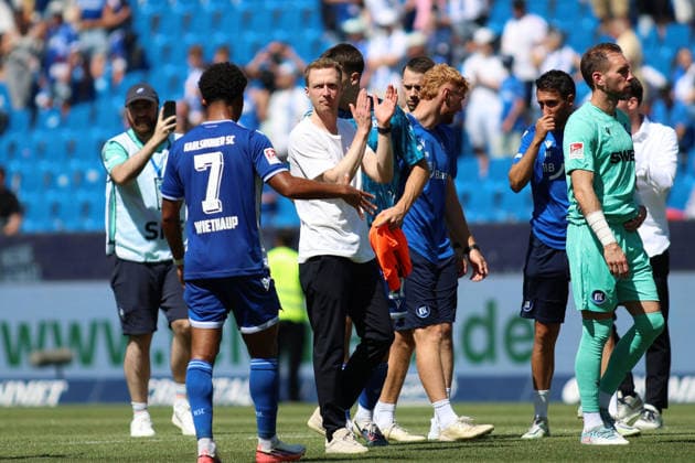 Maximillian Senft (Cheftrainer, SC Karlsruhe) zufrieden mit dem Sieg 2:1 GER, SC Karlsruhe - DSC Arminia Bielefeld Fussball 1.Spieltag Spielzeit 2026 2027 2.Bundesliga 08.08.2026 (DFL DFB REGULATIONS PROHIBIT ANY USE OF PHOTOGRAPHS as IMAGE SEQUENCES and or QUASI-VIDEO). GER SC Karlsruhe - DSC Arminia Bielefeld Fussball 1.Spieltag Spielzeit 2026 2027 08.08.2026 *** Maximillian Senft, Head Coach, SC Karlsruhe, satisfied with the 2-1 victory, GER, SC Karlsruhe vs. DSC Arminia Bielefeld, Soccer, Matchday 1, 2026–2027 Season, 2. Bundesliga, August 8, 2026. DFL and DFB regulations prohibit any use of photographs as image sequences and or quasi-videoVIDEO GER SC Karlsruhe vs. DSC Arminia Bielefeld, Soccer, Matchday 1, 2026–2027 Season, August 8, 2026 Copyright: xEibner-Pressefoto JoergxHirschx EP_JHH