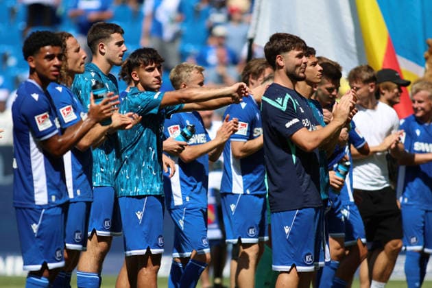 KSC Spieler bedanken sich bei den Fans GER, SC Karlsruhe - DSC Arminia Bielefeld Fussball 1.Spieltag Spielzeit 2026 2027 2.Bundesliga 08.08.2026 (DFL DFB REGULATIONS PROHIBIT ANY USE OF PHOTOGRAPHS as IMAGE SEQUENCES and or QUASI-VIDEO). GER SC Karlsruhe - DSC Arminia Bielefeld Fussball 1.Spieltag Spielzeit 2026 2027 08.08.2026 *** KSC Players Thank the Fans GER, SC Karlsruhe vs. DSC Arminia Bielefeld Soccer Matchday 1, 2026–2027 Season, 2. Bundesliga, August 8, 2026. DFL and DFB regulations prohibit any use of photographs as image sequences and or quasi-VVIDEO GER SC Karlsruhe DSC Arminia Bielefeld Soccer Matchday 1, 2026–2027 Season, August 8, 2026 Copyright: xEibner-Pressefoto JoergxHirschx EP_JHH
