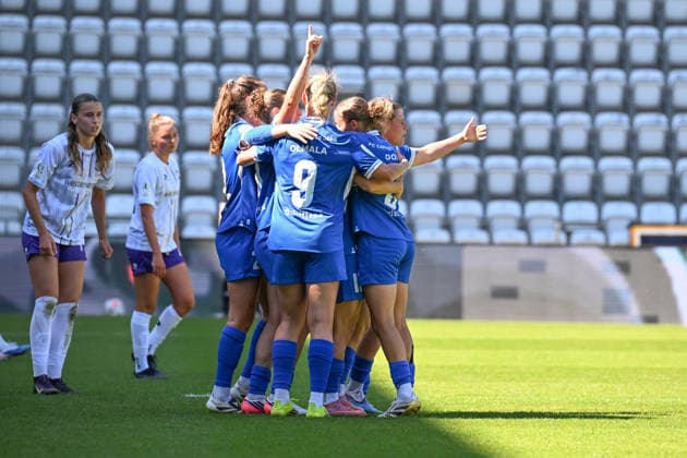 Fußball I Frauen I Saison 2026-2027 I Bundesliga I 2. Spieltag I FC Carl Zeiss Jena - SGS Essen I 08.08.2026 Torjubel FC Carl Zeiss Jena Frauen Jena Ernst-Abbe-Sportfeld, ad hoc Arena Thüringen Deutschland *** Soccer I Women s I 2026–2027 Season I Bundesliga I Matchday 2 I FC Carl Zeiss Jena vs. SGS Essen I August 8, 2026 Goal celebration by FC Carl Zeiss Jena Women s Team at Ernst Abbe Sportfeld, ad hoc Arena, Thuringia, Germany Copyright: xLobeca InesxHähnelx