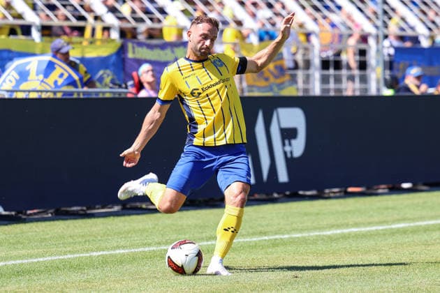 Deutschland: Regionalliga Nordost 2026 2027, 4. Spieltag, 1.FC Lok Leipzig - Hertha BSC II, Bruno-Plache-Stadion (Leipzig): Tobias Dombrowa (1. FC Lokomotive Leipzig, 34) am Ball *** Germany Regional League Northeast 2026–2027, Matchday 4, 1 FC Lok Leipzig vs. Hertha BSC II, Bruno Plache Stadium, Leipzig; Tobias Dombrowa, 1 FC Lokomotive Leipzig, 34 on the ball Copyright: xLucasxWalterx