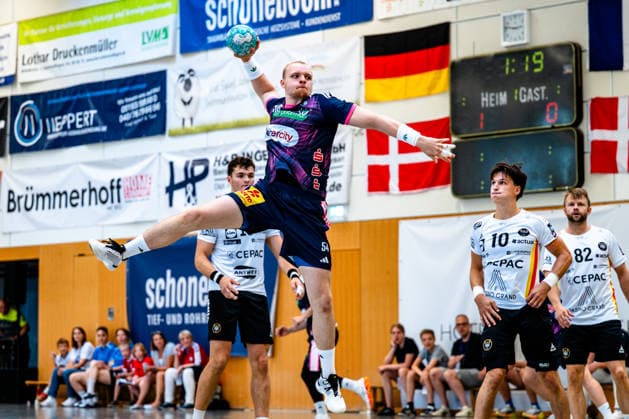 08.08.2026, xdobgx, Handball Heide-Cup 2026, TSV Hannover-Burgdorf - Provence Aix v.l. Justus Fischer (TSV Hannover-Burgdorf, 54) beim Wurf, in action, throwing Schneverdingen *** August 8, 2026, xdobgx, 2026 Heide Cup Handball Tournament, TSV Hannover Burgdorf vs. Provence Aix-en-Provence, Justus Fischer of TSV Hannover Burgdorf, taking a shot, in action, shooting at Schneverdingen