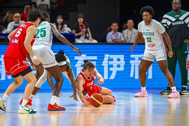 HAIKOU, CHINA - AUGUST 07: Luo Xinyu of Team China dives for the ball during the 2026 women s basketball warm-up match between China and Nigeria on August 7, 2026 in Haikou, Hainan Province of China. China defeated Nigeria 70-67 in the first game of the Haikou station, with Zhang Ziyu scoring 24 points and grabbing 11 rebounds, while Yang Shuyu added 12 points.  Copyright: xVCGx 111658791741