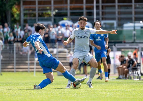 Fussball, Herren, Saison 2026 2027, Regionalliga Nordost (4. Spieltag), RSV Eintracht 1949 - BSG Chemie Leipzig, v.l. Kajetan Herrmann (RSV Eintracht), Valon Aliji (Chemie Leipzig), 08.08. 2026, *** Soccer, Men s, 2026–2027 Season, Northeast Regional League, Matchday 4, RSV Eintracht 1949 vs. BSG Chemie Leipzig; from left: Kajetan Herrmann (RSV Eintracht), Valon Aliji (Chemie Leipzig), August 8, 2026, Copyright: xSebastianxRäppold MatthiasxKochx