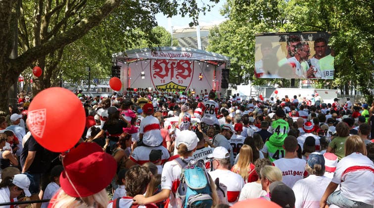 Stuttgart , VfB Stuttgart Saisoneröffnung VfB Stuttgart vs. Everton FC, Feature Übersicht *** Stuttgart, VfB Stuttgart Season Opener: VfB Stuttgart vs. Everton FC, Feature Overview