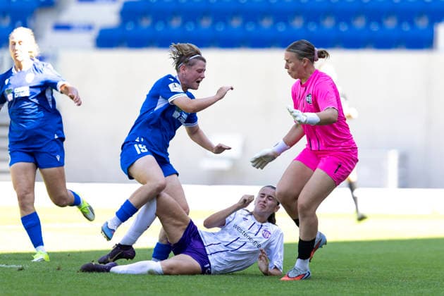 2. Frauen-Bundesliga: FC Carl Zeiss Jena vs. SGS Essen; Jena; 08.08.2026 Lea Mauly ( 19; FC Carl Zeiss Jena) gegen Selina Maria Albrecht ( 19; SGS Essen) 2. Frauen-Bundesliga: FC Carl Zeiss Jena vs. SGS Essen; ad hoc arena im Ernst-Abbe-Sportfeld; 08.08.2026 *** Women s Bundesliga 2: FC Carl Zeiss Jena vs. SGS Essen, Jena, August 8, 2026, Lea Mauly 19, FC Carl Zeiss Jena vs. Selina Maria Albrecht 19, SGS Essen, Women s Bundesliga 2: FC Carl Zeiss Jena vs. SGS Essen, ad hoc arena at Ernst Abbe Sportfeld, August 8, 08, 2026 Copyright: xBEAUTIFULxSPORTS Duehringx