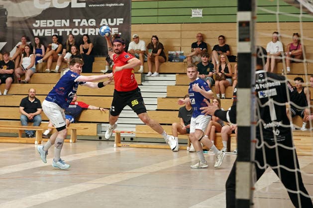 08.08.2026, xovx, Handball Lindencup, HSG Pohlheim - HSG Wettenberg v.l. Simon Dahlhaus (HSG Pohlheim), Jonas Müller (HSG Wettenberg), Florentin Datz (HSG Pohlheim), Jannik Schlegel (HSG Pohlheim) Linden Stadthalle Hessen Deutschland (DE) *** August 8, 2026, xovx, Lindencup Handball, HSG Pohlheim vs. HSG Wettenberg: Simon Dahlhaus (HSG Pohlheim), Jonas Müller (HSG Wettenberg), Florentin Datz (HSG Pohlheim), Jannik Schlegel (HSG Pohlheim); Linden Stadthalle, Hesse, Germany, DE