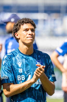 08.08.2026, xdaymx, Fussball 2.Bundesliga, Karlsruher SC - Arminia Bielefeld. Ben Farhat, Louey nach dem Schlusspfiff vor den Heimfans (DFL DFB REGULATIONS PROHIBIT ANY USE OF PHOTOGRAPHS as IMAGE SEQUENCES and or QUASI-VIDEO) Karlsruhe *** August 8, 2026, xdaymx, Soccer 2. Bundesliga, Karlsruher SC vs. Arminia Bielefeld, Ben Farhat and Louey in front of the home fans after the final whistle. DFL and DFB regulations prohibit any use of photographs as image sequences and or quasi-video. Karlsruhe
