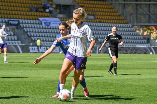 Fußball I Frauen I Saison 2026-2027 I Bundesliga I 2. Spieltag I FC Carl Zeiss Jena - SGS Essen I 08.08.2026 Lisa Gora (8, FC Carl Zeiss Jena), Jule Marie Schnieder (6, SGS Essen) Jena Ernst-Abbe-Sportfeld, ad hoc Arena Thüringen Deutschland *** Soccer I Women s I 2026–2027 Season I Bundesliga I Matchday 2 I FC Carl Zeiss Jena vs. SGS Essen I August 8, 2026 Lisa Gora 8, FC Carl Zeiss Jena, Jule Marie Schnieder 6, SGS Essen Jena Ernst Abbe Sportfeld, ad hoc Arena Thuringia, Germany Copyright: xLobeca InesxHähnelx