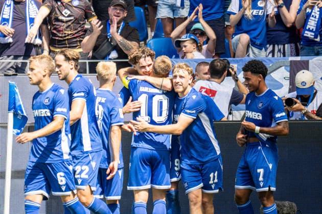 08.08.2026, xdaymx, Fussball 2.Bundesliga, Karlsruher SC - Arminia Bielefeld. Broschinski, Moritz jubelt nach dem zwischenzeitlichen 2:0 mit der Mannschaft vor den Heimfans. (DFL DFB REGULATIONS PROHIBIT ANY USE OF PHOTOGRAPHS as IMAGE SEQUENCES and or QUASI-VIDEO) Karlsruhe *** August 8, 2026, xdaymx, Soccer 2. Bundesliga, Karlsruher SC vs. Arminia Bielefeld, Broschinski, Moritz celebrates with the team in front of the home fans after taking a 2–0 lead DFL DFB REGULATIONS PROHIBIT ANY USE OF PHOTOGRAPHS AS IMAGE SEQUENCES AND OR QUASI-VIDEO Karlsruhe