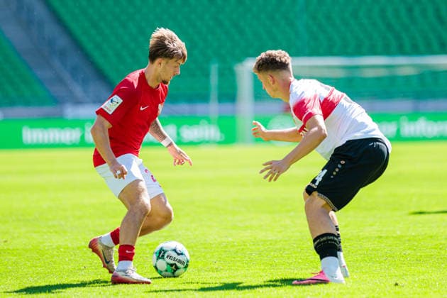 (L-R) Robin Velasco (TSV Havelse 1912, 28), Luca Berreth (VfB Stuttgart, 34) im Zweikampf mit GER, TSV Havelse 1912 vs. VfB Stuttgart II, Fussball, 3. Liga, 1. Spieltag, Spielzeit 2026 2027, 08.08.2026 DFL Regulations prohibit any use of photographers as image sequences and or quasi-video. GER, TSV Havelse 1912 vs. VfB Stuttgart II, Fussball, 3. Liga, 1. Spieltag, Spielzeit 2026 2027, 08.08.2026 Hannover *** L R Robin Velasco, TSV Havelse 1912, 28, Luca Berreth, VfB Stuttgart, 34, in a tackle with GER, TSV Havelse 1912 vs. VfB Stuttgart II, soccer, 3rd Division, Matchday 1, 2026–2027 season, August 8, 2026. DFL regulations prohibit the use of photographs as image sequences and or quasi-video. GER, TSV Havelse 1912 vs. VfB Stuttgart II, soccer, 3. Liga, Matchday 1, 2026–2027 season, August 8, 2026, Hanover Copyright: xEibner-Pressefoto JanxRollingerx EP_JSK