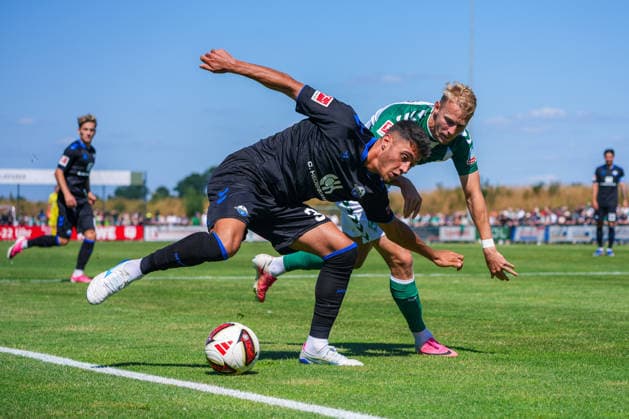 Stefano Marino (SC Paderborn 07, 30), Marco Grüll (Werder Bremen, 17), Deutschland: Fussball, Saison 2026 27, erstes Testspiel des Tages, 08.08.2026, Werder Bremen vs SC Paderborn 07, Stadion am Oyther Berg (Oythe, Vechta, Niedersachsen) *** Stefano Marino, SC Paderborn 07, 30; Marco Grüll, Werder Bremen, 17; German Soccer, 2026–27 season, first friendly match of the day, August 8, 2026; Werder Bremen vs. SC Paderborn 07, Stadion am Oyther Berg, Oythe, Vechta, Lower Saxony Copyright: xLeonxFrickx