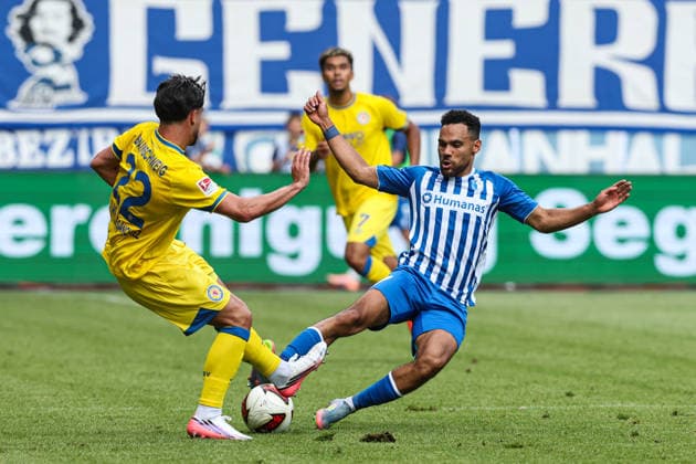Zweikampf - Herbert Bockhorn (1. FC Magdeburg,7) gegen Fabio Di Michele Sanchez (Eintracht Braunschweig,22), dafür bekommt Herbert Bockhorn (1. FC Magdeburg,7) die Rote Karte - 2. Fußball Bundesliga Saison 2026-2027 1. FC Magdeburg vs Eintracht Braunschweig in der Avnet Arena in Magdeburg - Aktion,Fußball,Mann,Männer,Deutschland,08.08.2026 *** Tackle between Herbert Bockhorn (1 FC Magdeburg, 7) and Fabio Di Michele Sanchez (Eintracht Braunschweig, 22), for which Herbert Bockhorn (1 FC Magdeburg, 7) receives a red card. 2. Bundesliga, 2026–2027 season: 1 FC Magdeburg vs. Eintracht Braunschweig at the Avnet Arena in Magdeburg. Action, soccer, man,men, Germany, August 8, 2026
