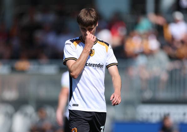 08.08.2026, Fussball Testspiel, Eintracht Frankfurt - Hull City, v.l., Cathal Mc Carthy (Hull City) enttaeuscht, enttaeuscht schauend, dissapointed, traurig, frustiert, frust, gefrustet, frustrated DFL DFB REGULATIONS PROHIBIT ANY USE OF PHOTOGRAPHS AS IMAGE SEQUENCES AND OR QUASI-VIDEO. xdcx *** August 8, 2026, Soccer Friendly Match, Eintracht Frankfurt vs. Hull City, from left: Cathal McCarthy of Hull City looks disappointed, disappointed, sad, frustrated, frustrated DFL DFB REGULATIONS PROHIBIT ANY USE OF PHOTOGRAPHS AS IMAGE SEQUENCES AND OR QUASI-VIDEO xdcx Copyright: HMBxMedia Claus