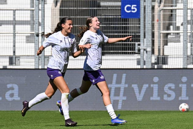 Fußball I Frauen I Saison 2026-2027 I Bundesliga I 2. Spieltag I FC Carl Zeiss Jena - SGS Essen I 08.08.2026 Torjubel Laura Bröning (10, SGS Essen) (r.) Jena Ernst-Abbe-Sportfeld, ad hoc Arena Thüringen Deutschland *** Soccer I Women s I 2026–2027 Season I Bundesliga I Matchday 2 I FC Carl Zeiss Jena vs. SGS Essen I August 8, 2026 Laura Bröning celebrates a goal (No. 10), SGS Essen vs. Jena at Ernst Abbe Sportfeld, ad hoc Arena, Thuringia, Germany Copyright: xLobeca InesxHähnelx