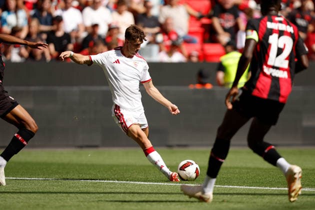 Fußball I Männer I Testspiel I Bayer 04 Leverkusen - FC Sevilla I 08.08.2026 Sierra (30, FC Sevilla) schießt und trifft zum 1:0 Leverkusen BayArena Niedersachsen Deutschland *** Soccer I Men I Friendly Match I Bayer 04 Leverkusen vs. FC Sevilla I August 8, 2026 Sierra 30, FC Sevilla shoots and scores, making it 1–0. Leverkusen, BayArena, Lower Saxony, Germany Copyright: xLobeca CedricxSiefkerx