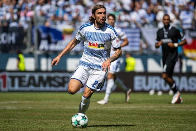 3.Liga MSV Duisburg - SV Meppen ** NUR FÜR REDAKTIONELLE ZWECKE ** EDITORIAL USE ONLY **<p>Fußball 3.Liga MSV Duisburg - SV Meppen am 08.08.26 in der Schauinsland-Reisen Arena in Duisburg Joshua Bitter ( Duisburg ) Duisburg Copyright: JakobxKlos *** 3rd Division: MSV Duisburg vs. SV Meppen ** FOR EDITORIAL USE ONLY ** EDITORIAL USE ONLY ** p Soccer 3rd Division MSV Duisburg vs. SV Meppen on August 8, 2026, at the Schauinsland Reisen Arena in Duisburg Joshua Bitter Duisburg Duisburg Copyright JakobxKlos Copyright: JakobxKlos doc872joojj0de14u7fl1b6t ,EDITORIAL USE ONLY