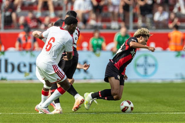 Oso (Sevilla FC) und Montrell Culbreath (Bayer 04 Leverkusen) battle for the ball during the pre-season friendly match between Bayer 04 Leverkusen and Sevilla FC at BayArena on August 8, 2026 in Leverkusen, Germany. (Photo by Mario Hommes DeFodi Images) - *** Oso Sevilla FC and Montrell Culbreath of Bayer 04 Leverkusen battle for the ball during the preseason friendly match between Bayer 04 Leverkusen and Sevilla FC at BayArena on August 8, 2026, in Leverkusen, Germany. Photo by Mario Hommes, DeFodi Images